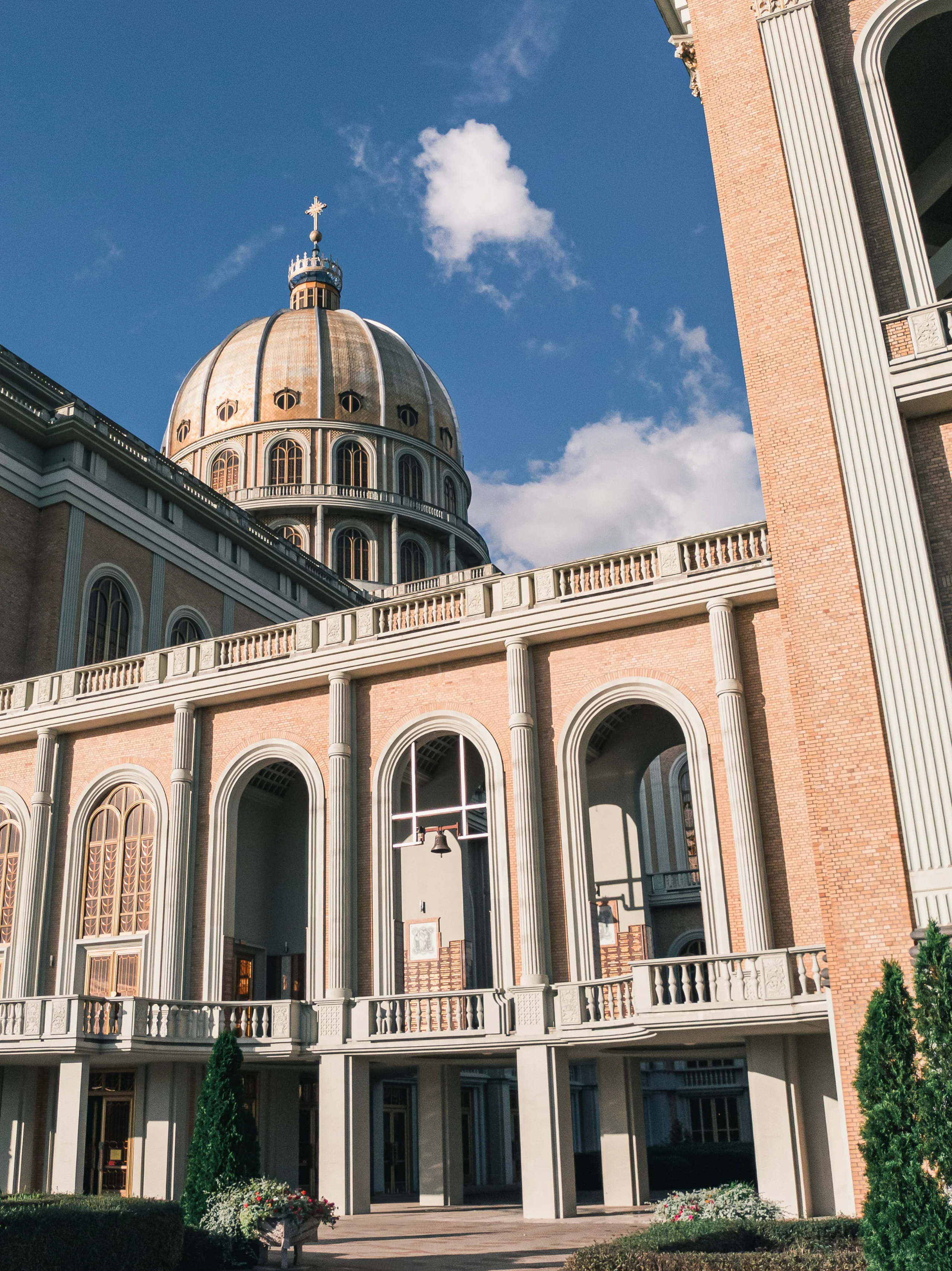 Stunning view of a cathedral's dome and arches under a clear blue sky. jigsaw puzzle