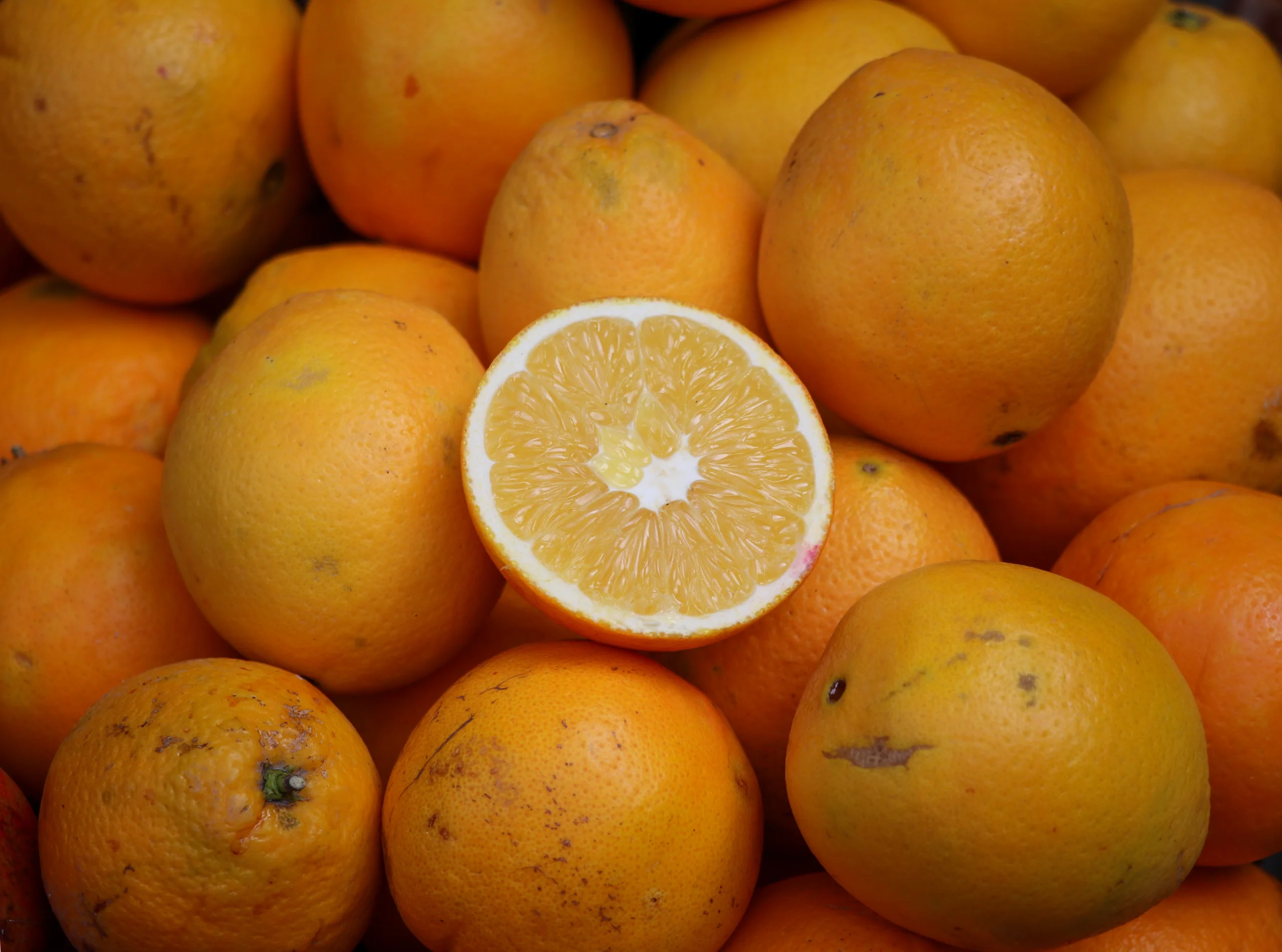 Bright and fresh whole oranges stacked with one halved, showcasing juicy citrus goodness in Türkiye. jigsaw puzzle