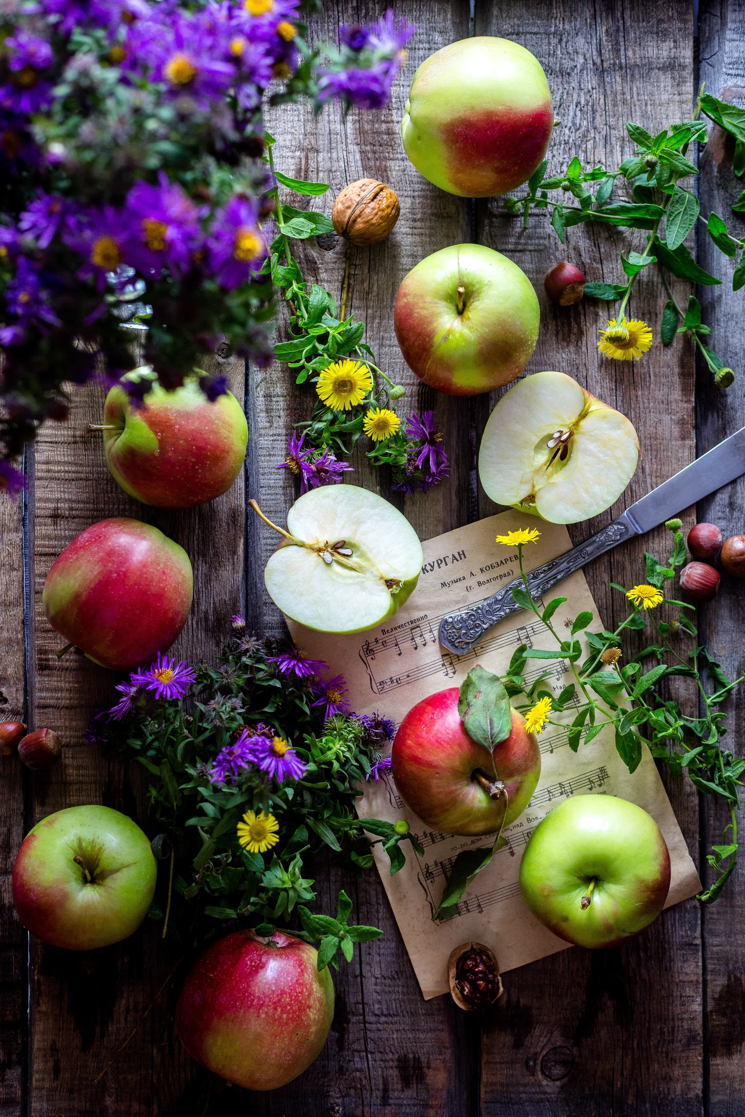 apple table jigsaw puzzle